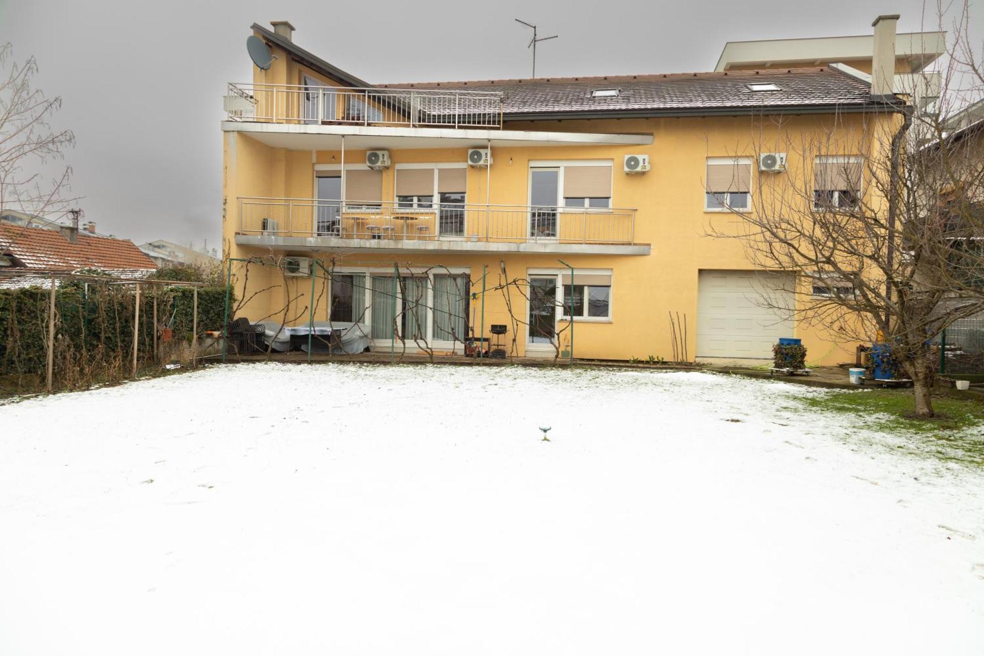 Apartamento Bolek Mansion Banja Luka Exterior foto